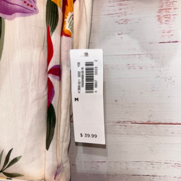 New Old Navy White & Floral Wrap Dress Size Medium - Picture 5 of 9